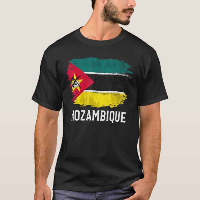 Vintage Mozambique Flag For Mozambican   T-Shirt (Front)