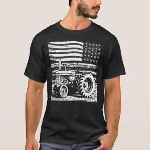 Vintage patriotic tractor on a farm - American fla T-Shirt