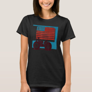 Vintage patriotic tractor on a farm American fla T-Shirt