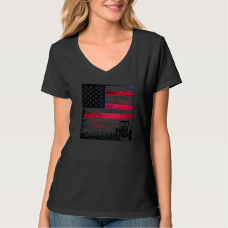 Vintage patriotic tractor on a farm American flag T-Shirt
