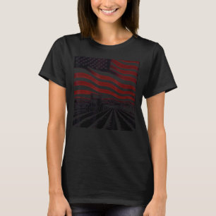 Vintage patriotic tractor on a farm  American flag T-Shirt