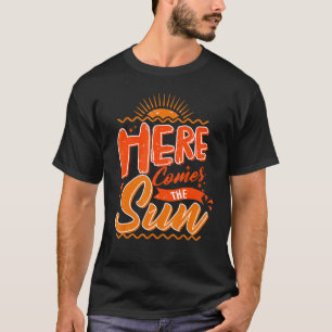 Vintage Retro 60s Summer Beach Here Comes The Sun T-Shirt