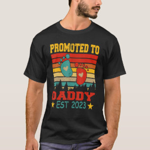 Vintage Retro Promoted To Daddy Est 2023  Pregnanc T-Shirt