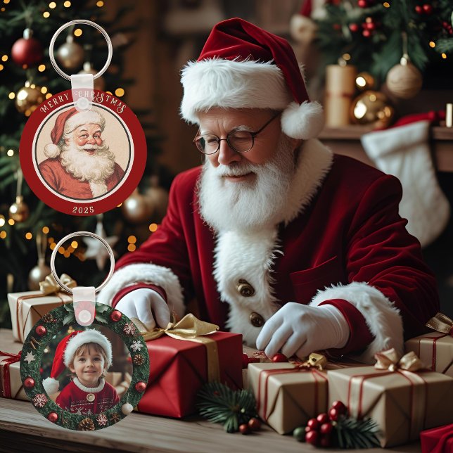 Vintage Retro Santa  Key Ring (Creator Uploaded)