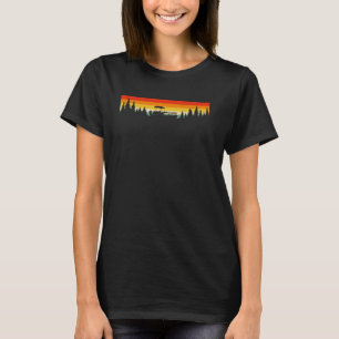 Vintage Retro Style sea Sunset Boat for Lak Pontoo T-Shirt