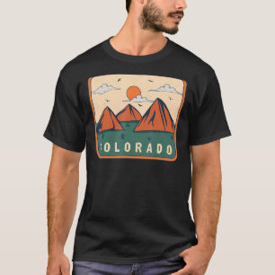 Vintage Retro Style US Colorado ski Mountain lands T-Shirt