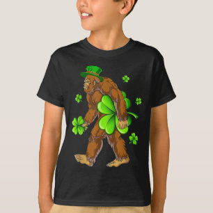 Vintage St Patricks Day Bigfoot Sasquatch Saint Pa T-Shirt