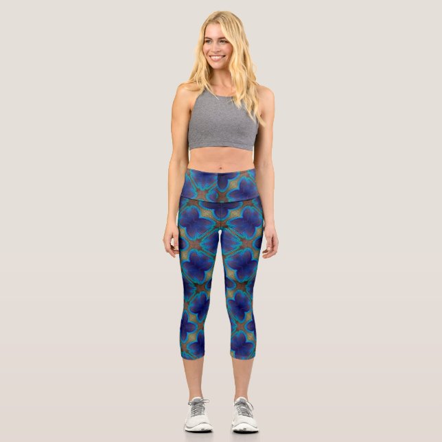 Vintage style geometric boho pattern capri leggings (Front)