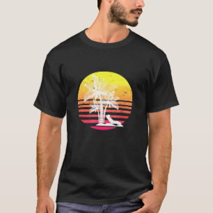 Vintage Sunset Palm Tree Summer Cool Vacation Retr T-Shirt