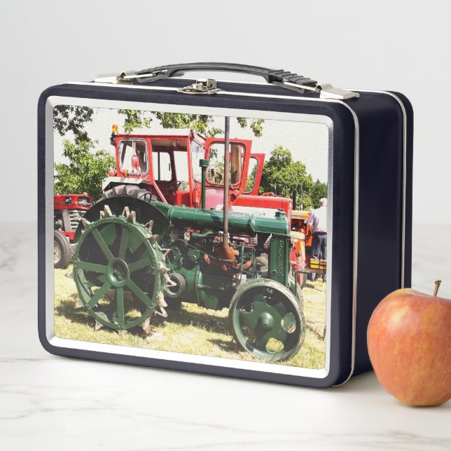 VINTAGE TRACTORS     METAL LUNCH BOX (In Situ)