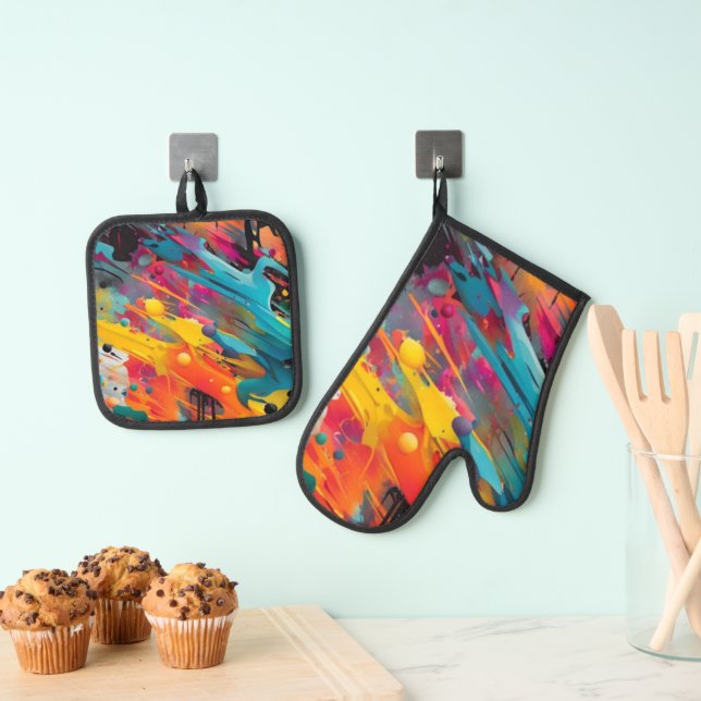 Vivid Chaos Splash Graffiti Oven Mitt & Pot Holder Set (Insitu(Hanging))