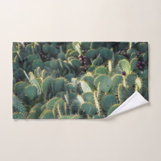 Vorsicht - stachelige Kakteen ! Hand Towel