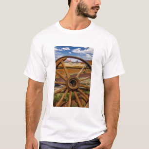 Wagon wheel close up, Arizona T-Shirt