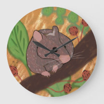 Wall clock with mouse design