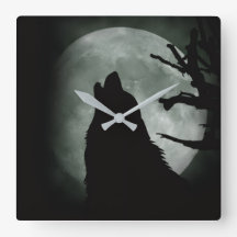 Wall Clock - Wolf Howling at the Full Moon 