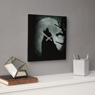 Wall Clock - Wolf Howling at the Full Moon 