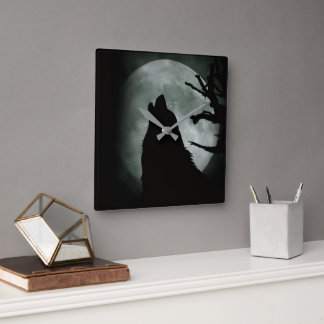 Wall Clock - Wolf Howling at the Full Moon 