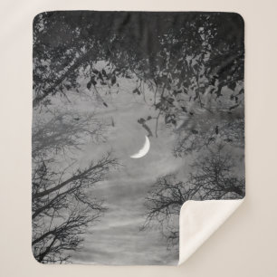 warm and enveloping. sherpa blanket