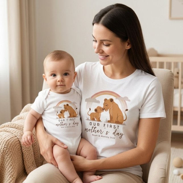 Warm Lion Mom Baby Love First Mothers Day Soft Art T-Shirt (Creator Uploaded)