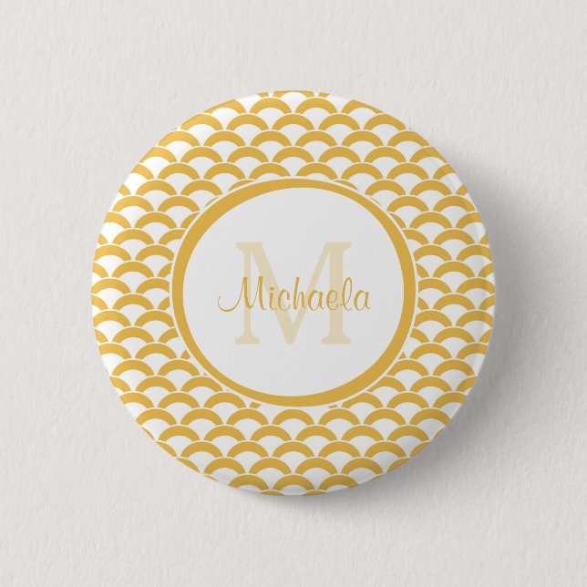 Warm Yellow Scallop Pattern Monogram Name Design 6 Cm Round Badge (Front)