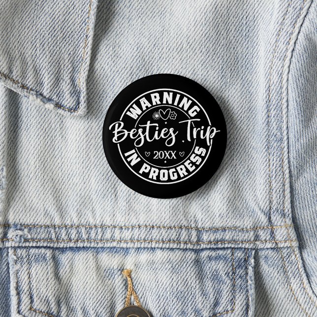 Warning Besties Trip in Progress White on Black 6 Cm Round Badge (Creator Uploaded)