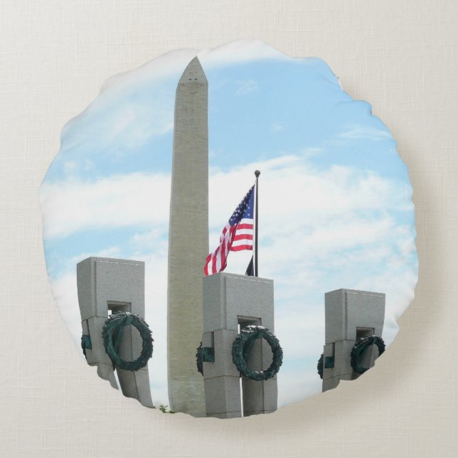 Washington Monument and WWII Memorial in DC Round Cushion (Back)