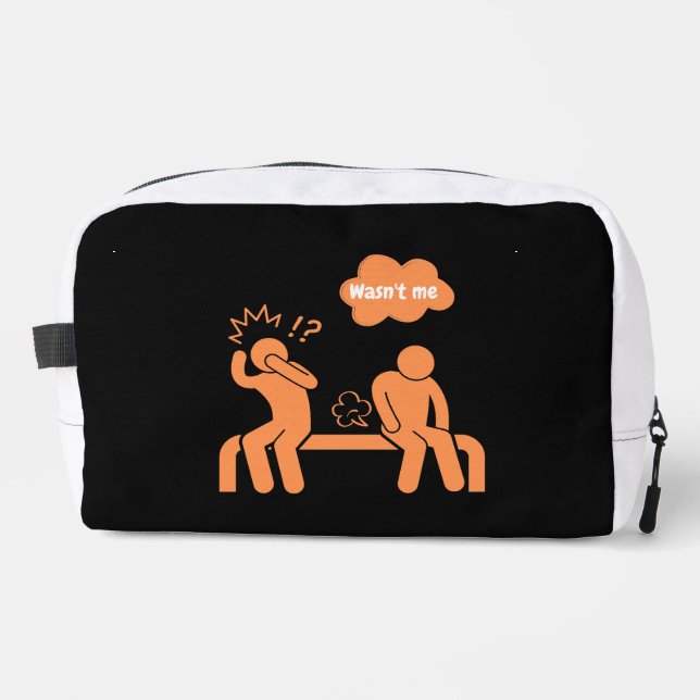 wasn't me, i don't fart dopp kit (Front)