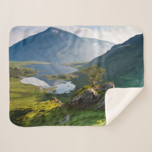 Water Pen yr Ole Wen Lake Idwal Snowdonia Park Sherpa Blanket