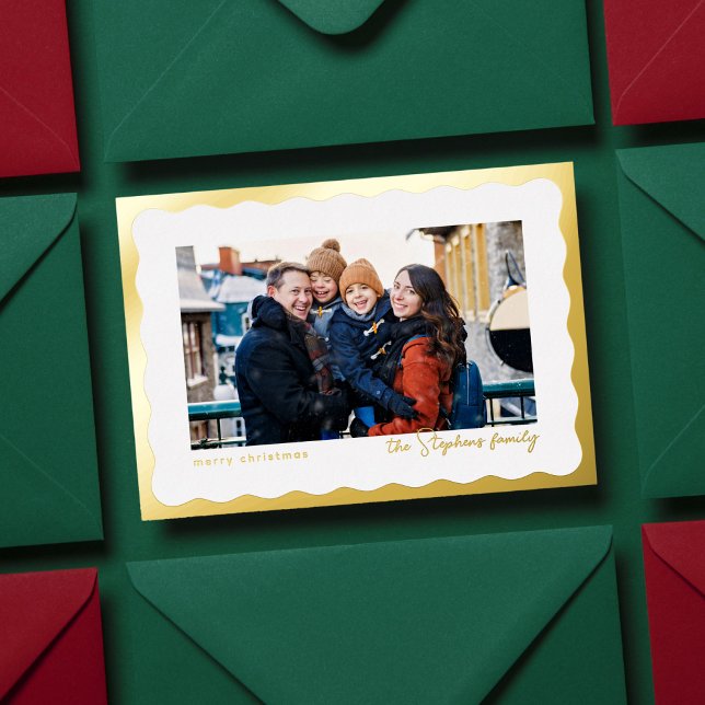 Wavy edge frame modern Christmas photo (Creator Uploaded)