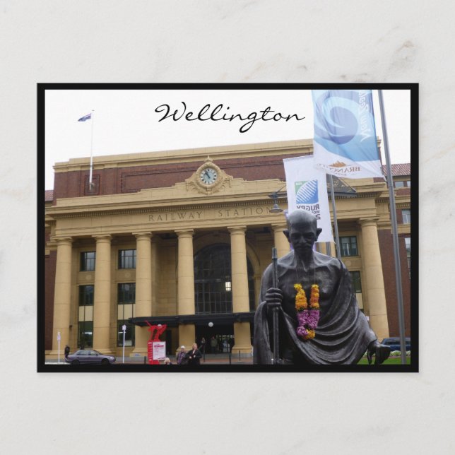 wellington railway statue postcard (Front)