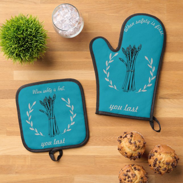 "When Safety First Asparagus Oven Mitts" Oven Mitt & Pot Holder Set (Top Down)
