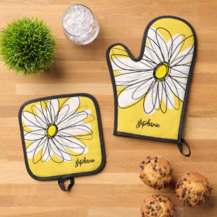 Whimsical Daisy Custom Text and can edit colour Oven Mitt & Pot Holder Set