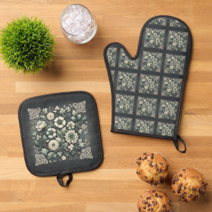 Whispered Clover Knotwork Garden Oven Mitt & Pot Holder Set