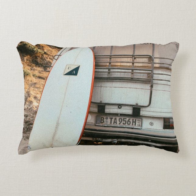White and black surfboard decorative cushion (Front)