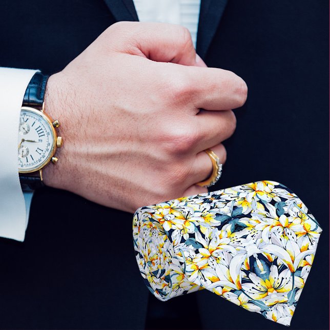 WHITE AND BLUE WATERCOLOR LILIES MEN'S TIE (Creator Uploaded)