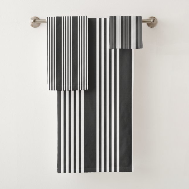 White and charcoal five stripes pattern bath towel set (Insitu)