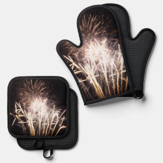 White and Gold Fireworks I Patriotic Celebration Oven Mitt & Pot Holder Set
