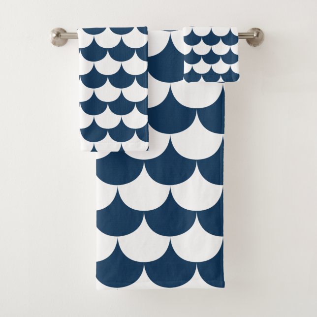 White and Navy Blue Scallop Bath Towel Set (Insitu)