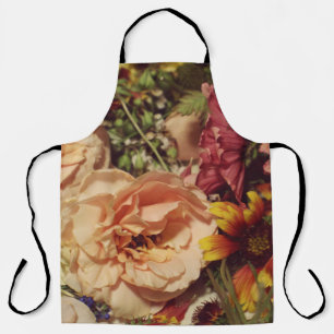 WHITE AND PINK PETALED FLOWER BOUQUET CLOSE-UP PHO APRON