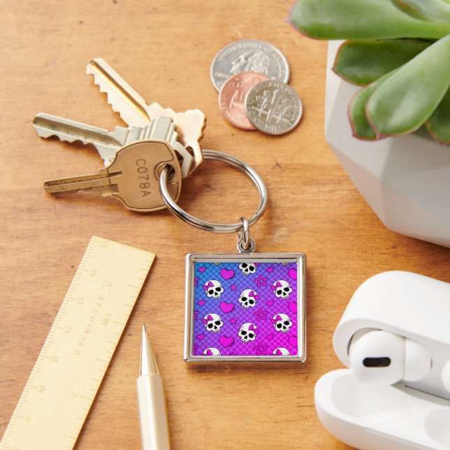 White and pink skull and hearts pattern key ring (Desk)