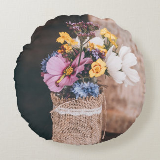 WHITE AND YELLOW PETALED FLOWERS IN GLASS VASE ROUND CUSHION