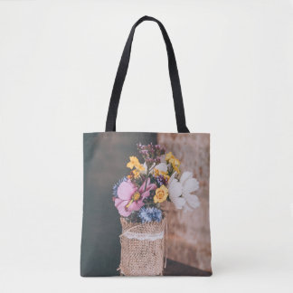 WHITE AND YELLOW PETALED FLOWERS IN GLASS VASE TOTE BAG