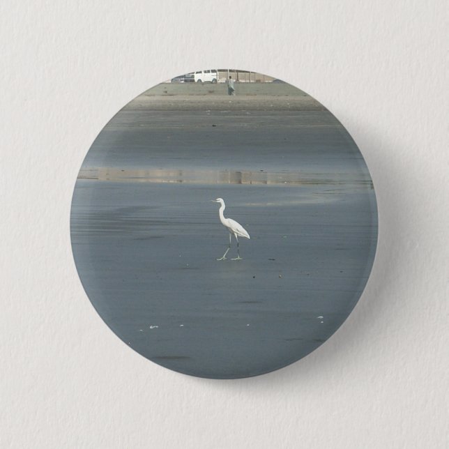 White Bird on Grey Sand Beach Art Print 6 Cm Round Badge (Front)