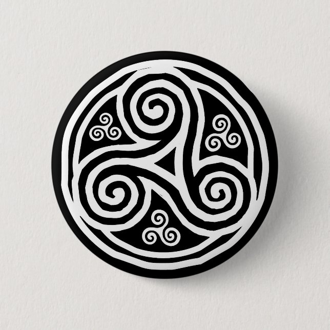 White celtic triskels on black 6 cm round badge (Front)