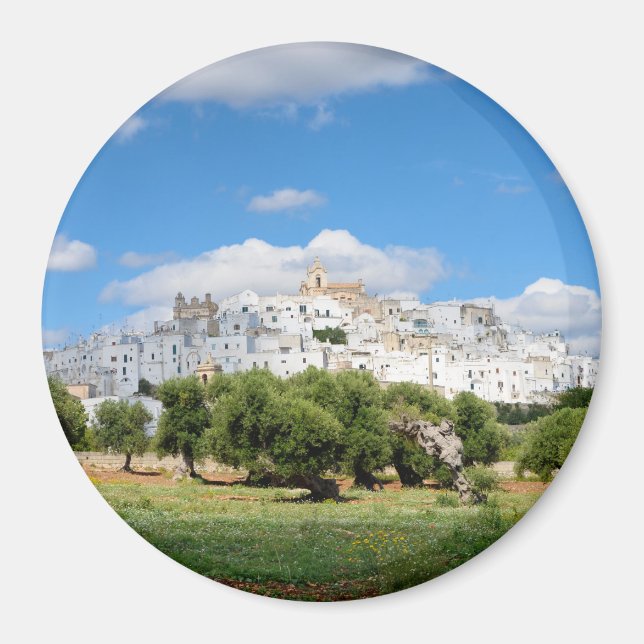 White city Ostuni, Puglia round magnet (Front)