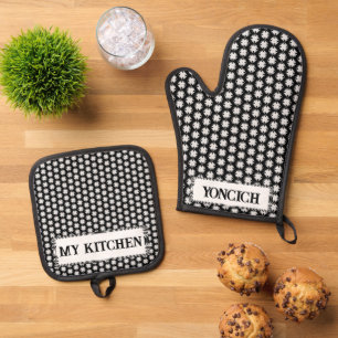 White Clover Ribbon by Kenneth Yoncich Oven Mitt & Pot Holder Set