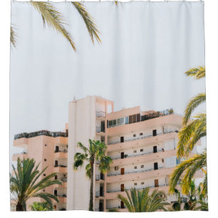WHITE CONCRETE BUILDING BESIDE GREEN PALM TREE UND SHOWER CURTAIN