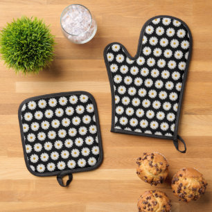 White Daisy Floral Pattern on Black Oven Mitt & Pot Holder Set
