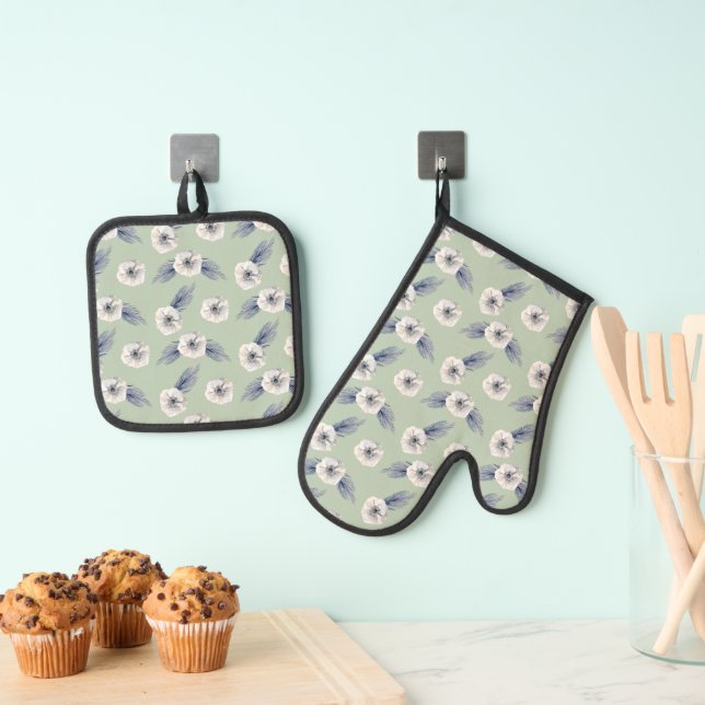 White Flowers & Evergreens Sage Oven Mitt & Pot Holder Set (Insitu(Hanging))