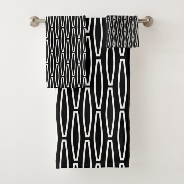 White Geometric Repeat  Bath Towel Set (Insitu)